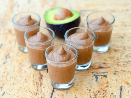 Кето шоколадов мус с авокадо и кокосово мляко - снимка на рецептата